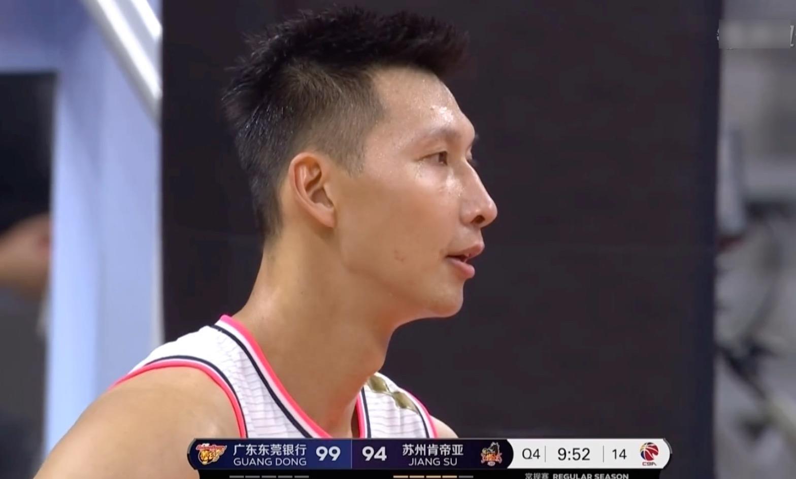 江苏队翻盘鹈鹕,易建联统治全场 江苏队翻盘鹈鹕,易建联统治全场