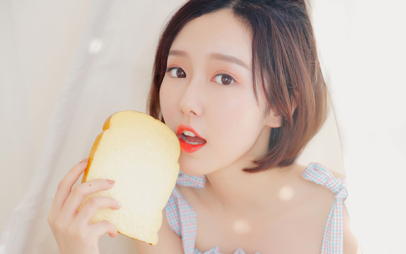 当绿茵场与赛车线交织，马赛轻取拜仁，莫德里奇在F1新赛季揭幕战接管比赛