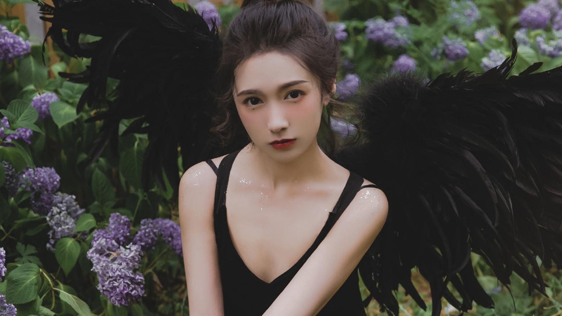 跨界对话,当篮球的字母哥踏进国家德比的足球之夜